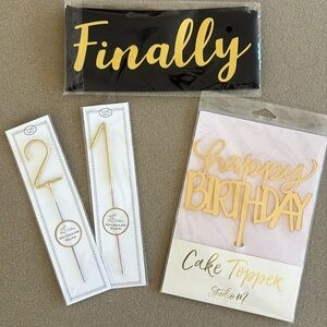 21st Birthday Lot: 2 Sparklers;Mirrored Gold Cake Topper;Finally 21 Black Sash